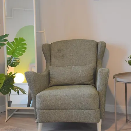 Charming Getaway In The Heart Of Beyolu דירה